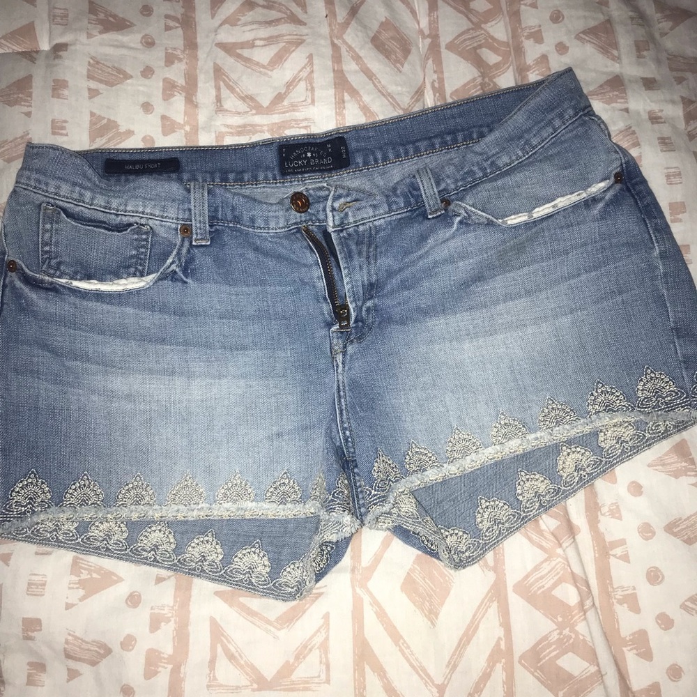 Lucky Brand jean shorts with patterned bottoms. Soft feel denim.
